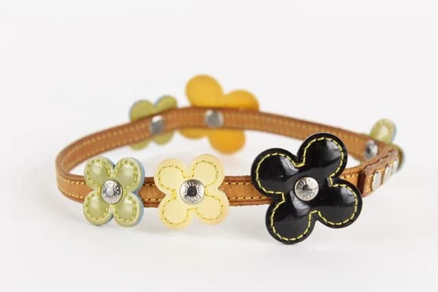 Louis Vuitton Monogram Vernis Fleur Wrap Bracelet in Leather from Bagriculture, photo 1 of 1