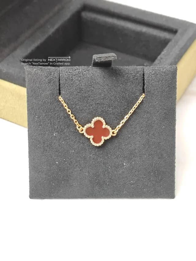 Van Cleef & Arpels Vc&A Alhambra Carnelian Red Flower Bracelet in red from Grailed, photo 1 of 1