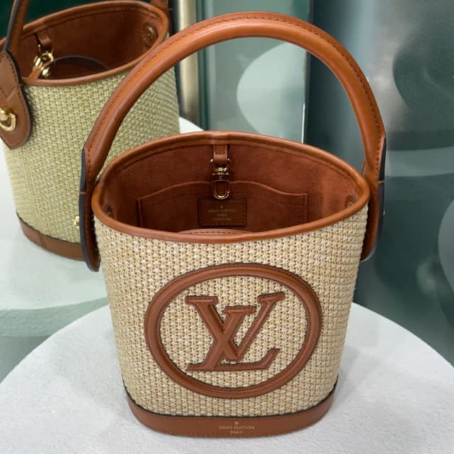 Louis Vuitton Beige Raffia Petit Bucket Bag in Beige Raffia from Revivre, photo 1 of 1