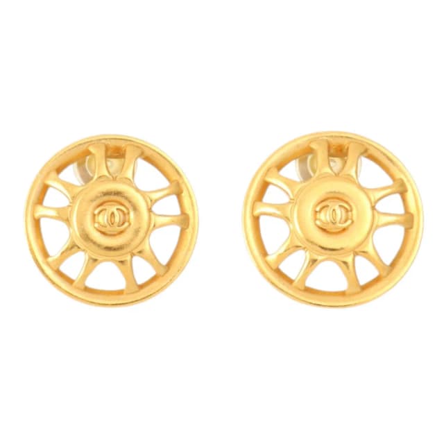 Chanel 1997 round CC mark earrings gold from VINTAGE QOO TOKYO, photo 1 of 1