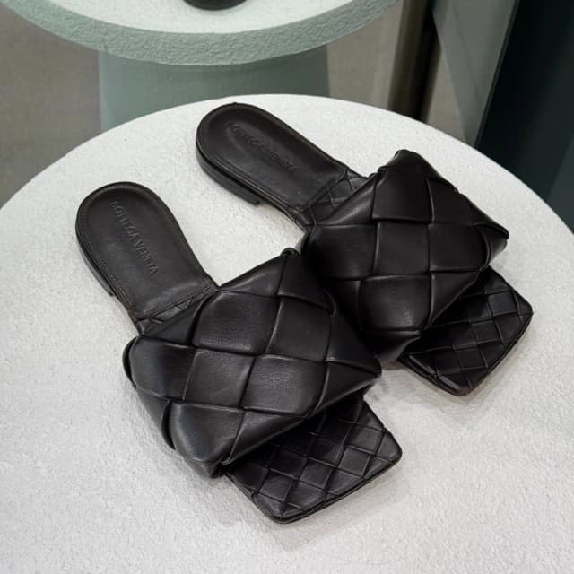 Bottega Veneta Chocolate Lido Flat Sandals Sz 36 in Brown Lambskin from Revivre Luxury Consignment, photo 1 of 1